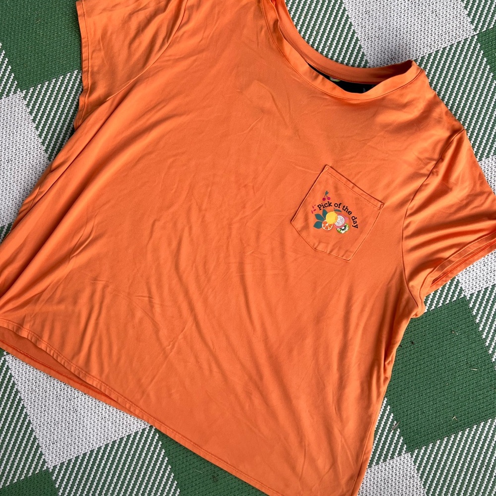Cuddl duds top. Super soft orange capped sleeve w/pocket size 3x